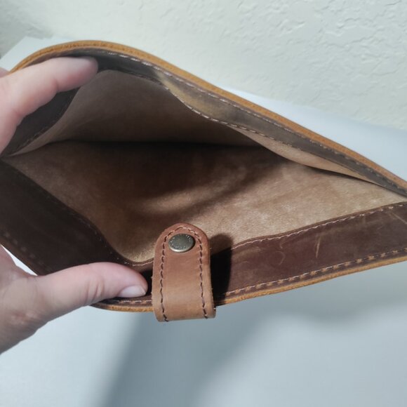 Portland Leather- Elegant Brown Leather Laptop Sleeve - Picture 7 of 10